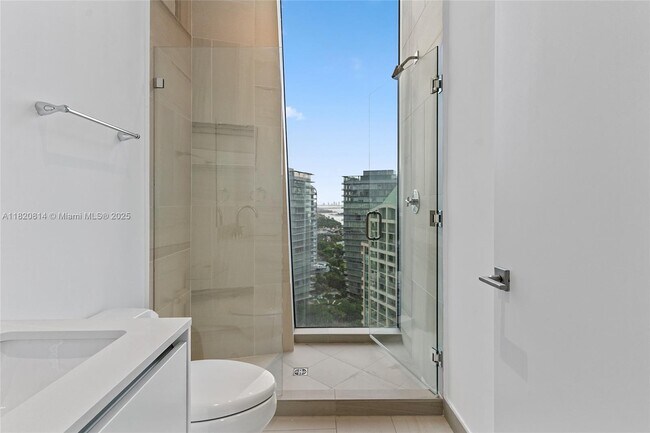 Building Photo - 2831 S Bayshore Dr