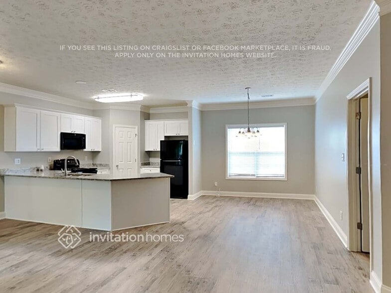 Building Photo - 2015 Towne Park Dr