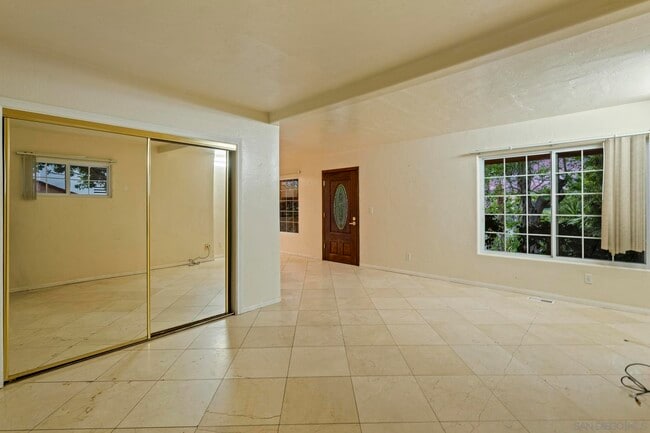 Building Photo - 6430 La Jolla Scenic S Dr