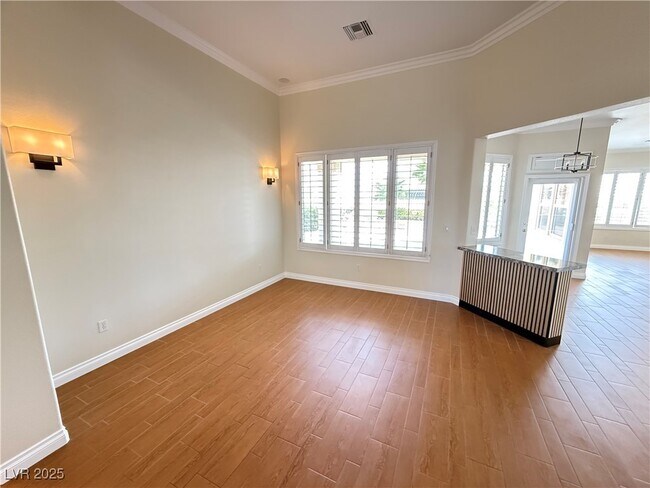 Building Photo - 10513 Longwood Dr