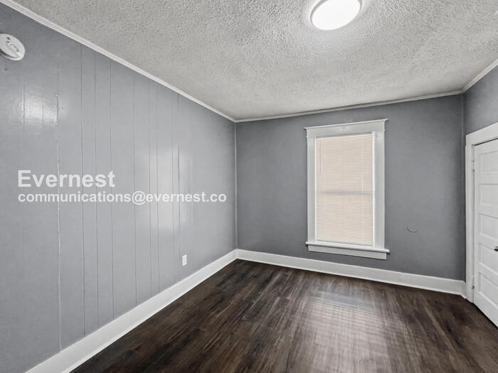 Building Photo - 749 Bey St