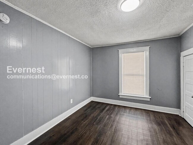 Building Photo - 749 Bey St