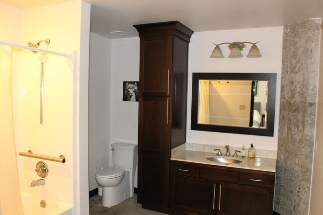 Building Photo - **Industrial Loft-Style 1BR Near UofL – Wa...