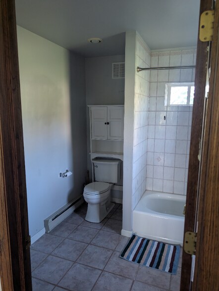 Building Photo - 228 Bellvue Dr