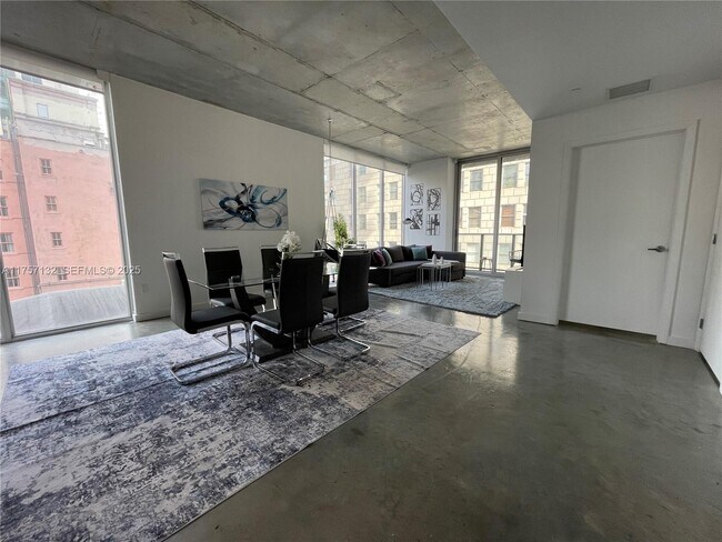 Building Photo - 151 SE 1st St