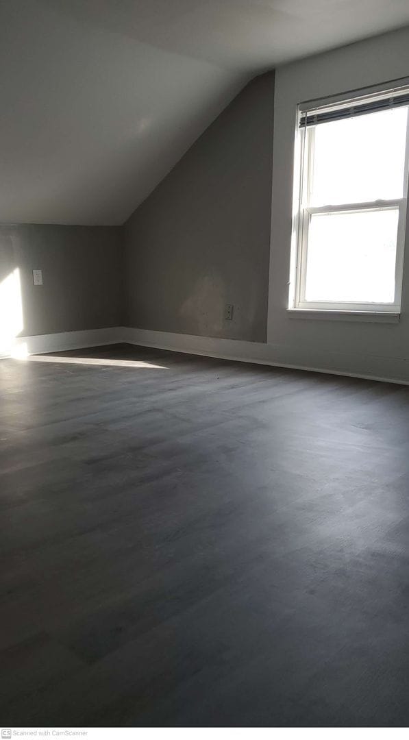 Building Photo - Freshly renovated and ready for move in!  ...