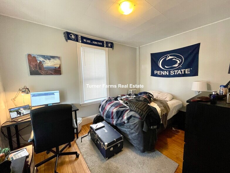 Building Photo - 38 Cherry St