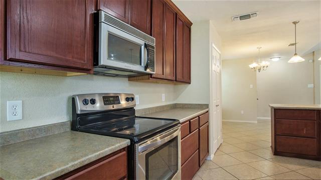 Building Photo - 7600 Silveridge Dr