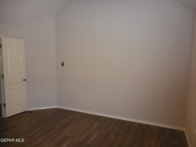 Building Photo - 356 Jardin Bello Ave