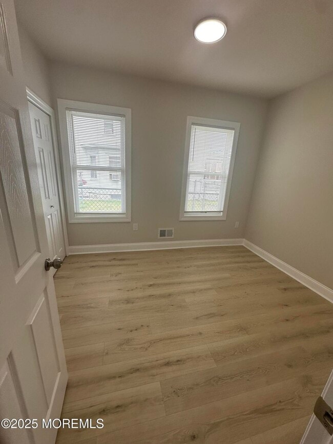 Building Photo - 326 2nd St