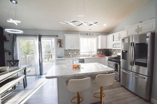 Building Photo - Modern 5-Bedroom Home for Rent in Rochester MN with Garage & Fenced Yard