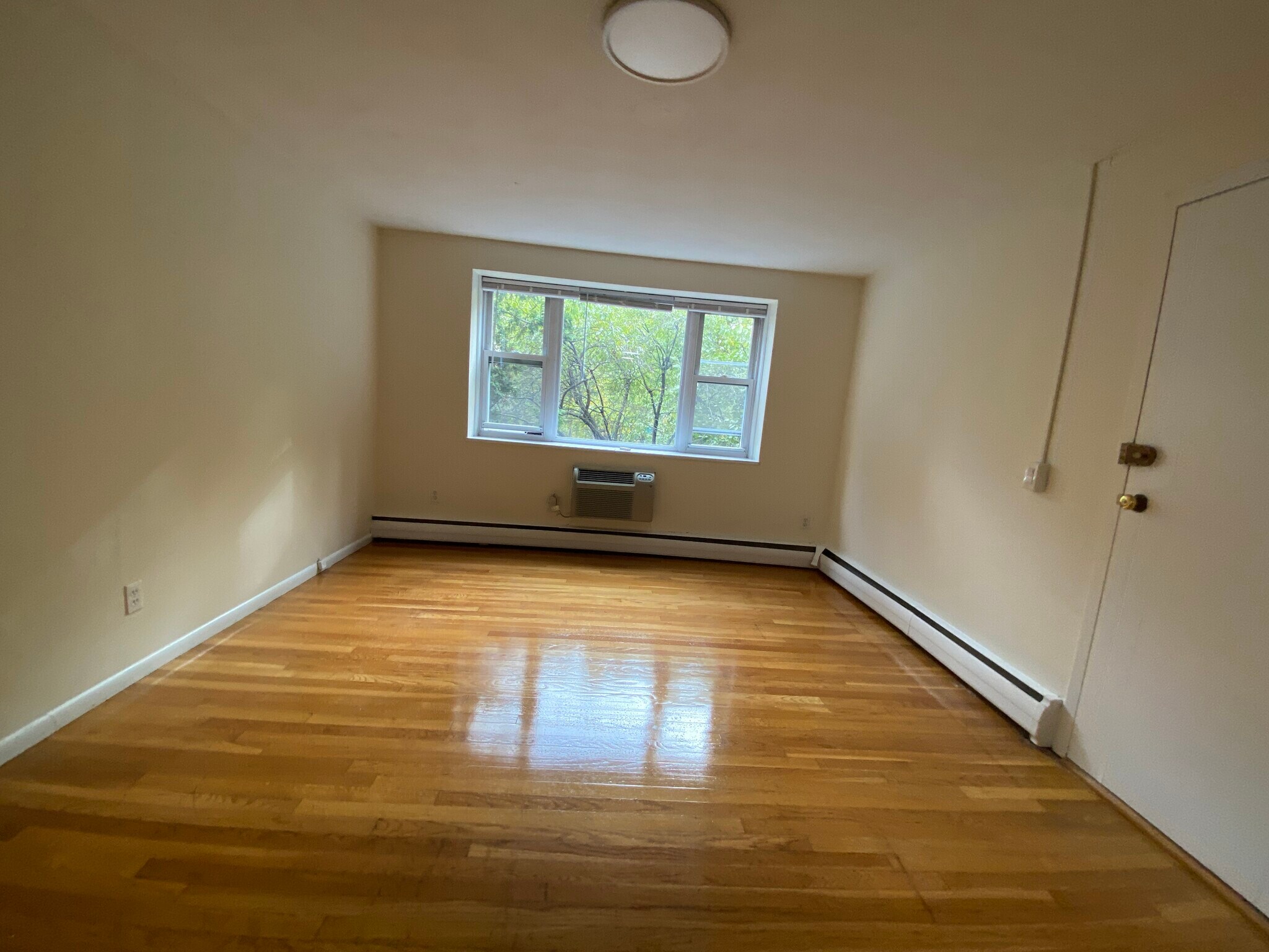 Building Photo - 121 Babcock St