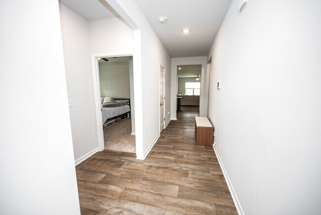 Building Photo - 417 Ginger Dr