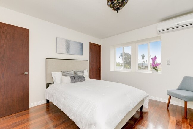 Building Photo - Vacation rental at the beach $2800... or long term $3500