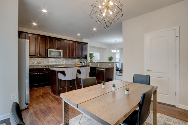 Kitchen - 526 Victorianna Dr