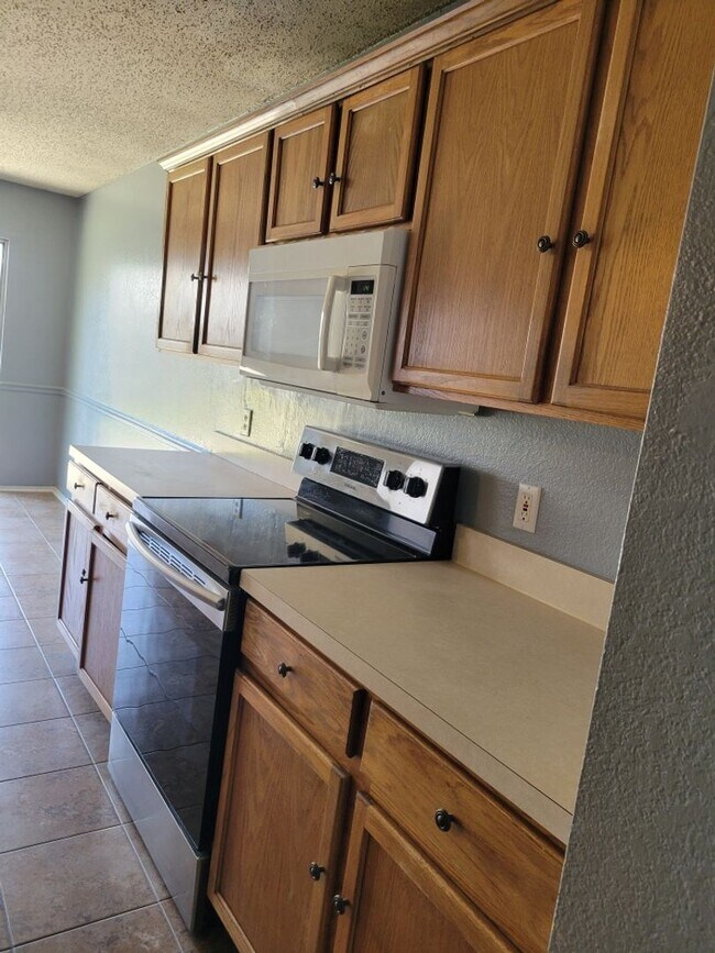 Building Photo - 1004 Wintercreek Dr
