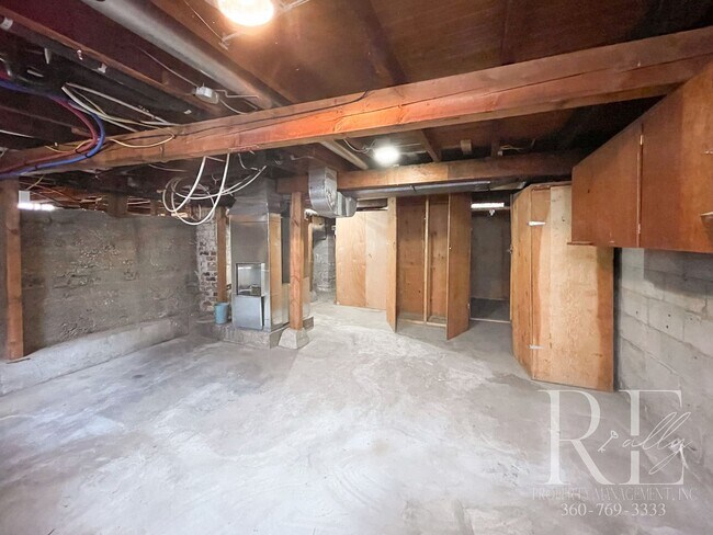Building Photo - 3BR Bremerton Home with Vintage Charm & Mo...