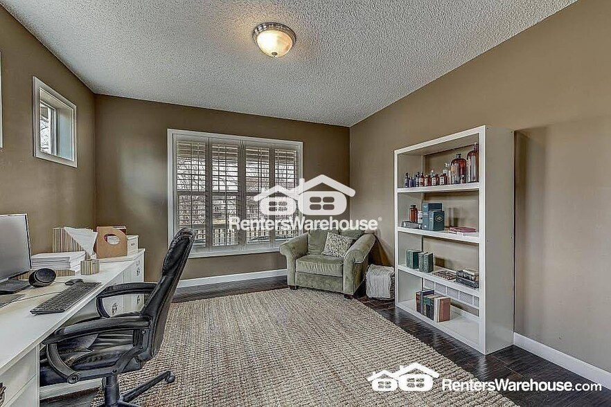 Building Photo - 8868 Whispering Oaks Trail