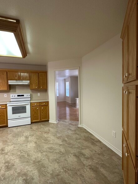 Building Photo - 1520 Indian Trl