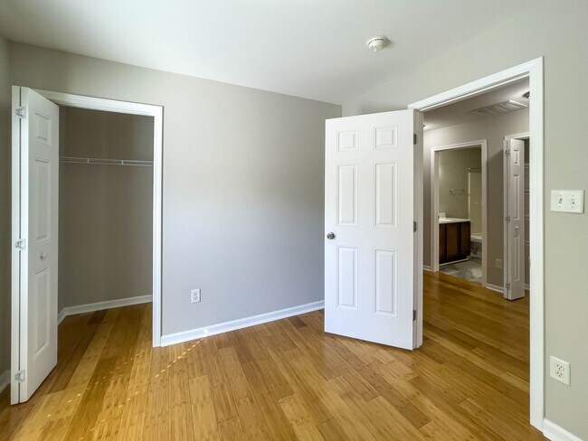 Building Photo - Spacious Three-Bedroom Townhouse in West A...