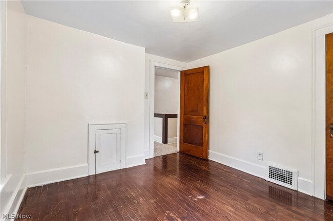 Building Photo - 636 Polk Ave