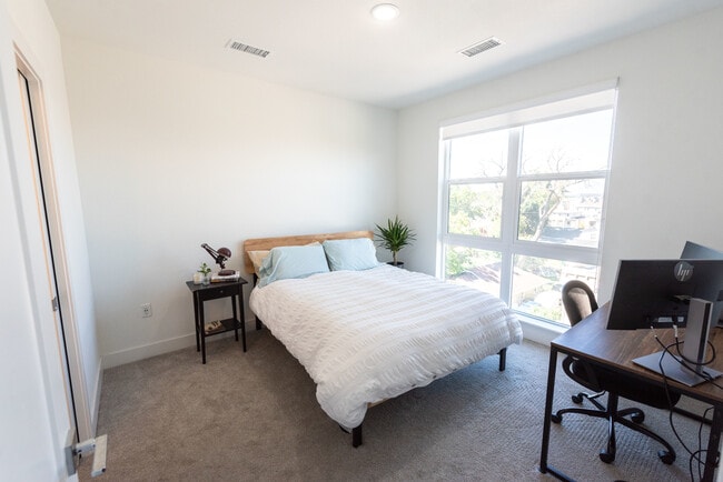 Building Photo - 3500 S Corona St