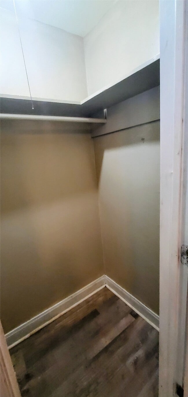 Building Photo - 15414 W Hampton Cir