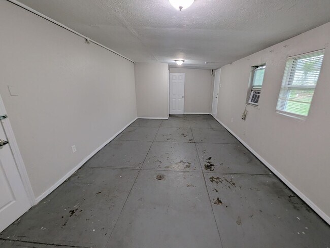 Building Photo - Spanish Lake Stunner