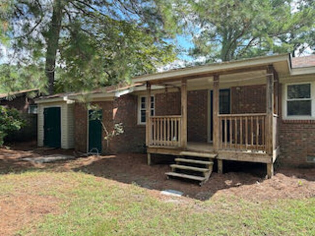 Building Photo - 212 Fairway Drive