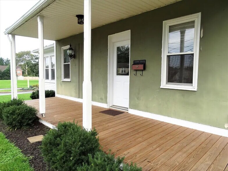 Building Photo - 145 E Main St