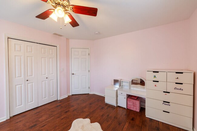 Building Photo - 25037 Brett St