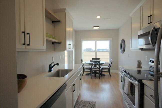 Building Photo - Golf Course Townhome