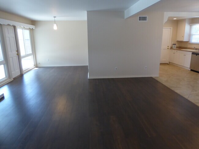 Building Photo - COMING SOON! Beautifully Remodeled Single-...