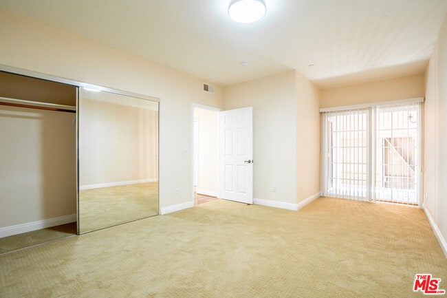 Building Photo - 616 S Wilton Pl