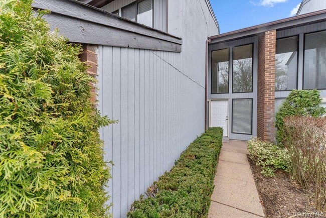 Building Photo - 124 Foxwood Dr