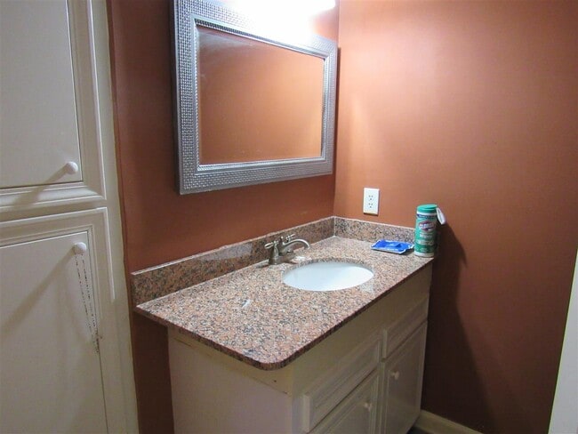 Building Photo - 255 Eastbrooke St