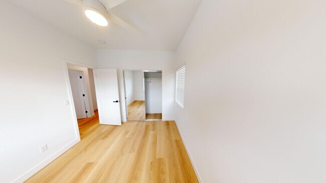 Building Photo - 5339-1 W Falls View Dr