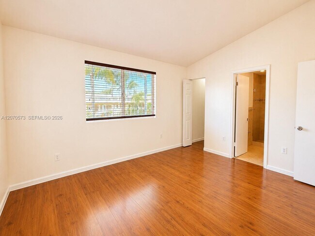 Building Photo - 6235 SW Kendale Lakes Cir