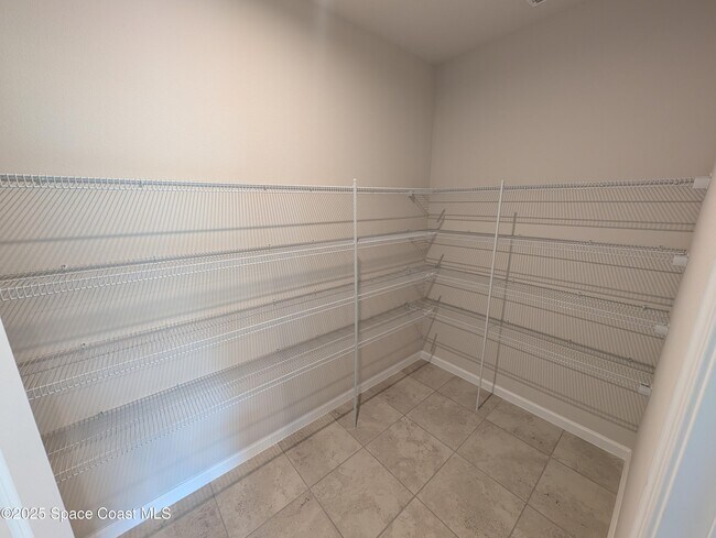 Building Photo - 2273 Landing Dr