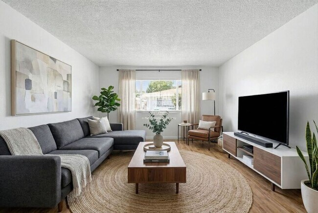 Building Photo - 186 E 21st St