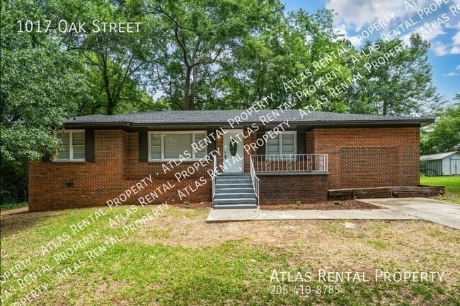 Primary Photo - 1017 Oak St
