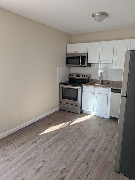 Building Photo - Spring Street Gardens