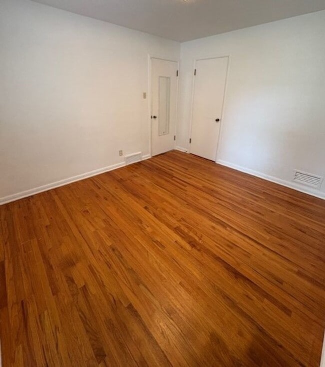 Building Photo - 4 Bedroom Home in Holladay