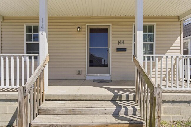 Building Photo - 144 N Quentin Ave