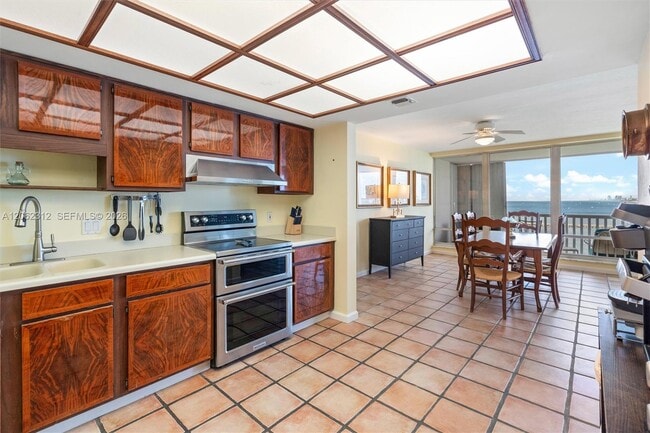 Building Photo - 2200 S Ocean Ln