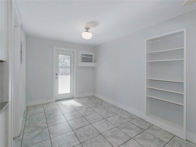 Building Photo - 2808 Clinton St S