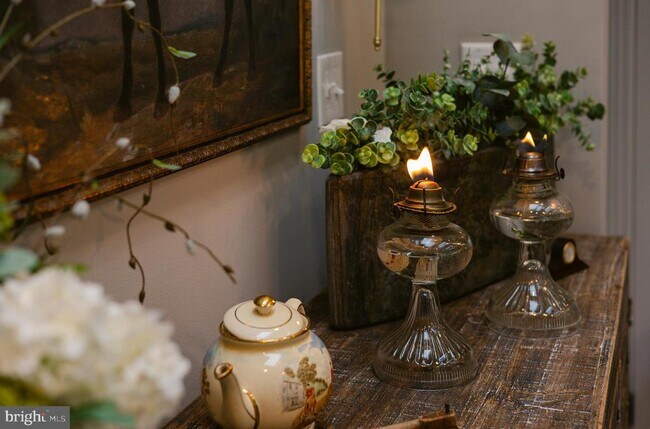 Building Photo - 15841 York Rd