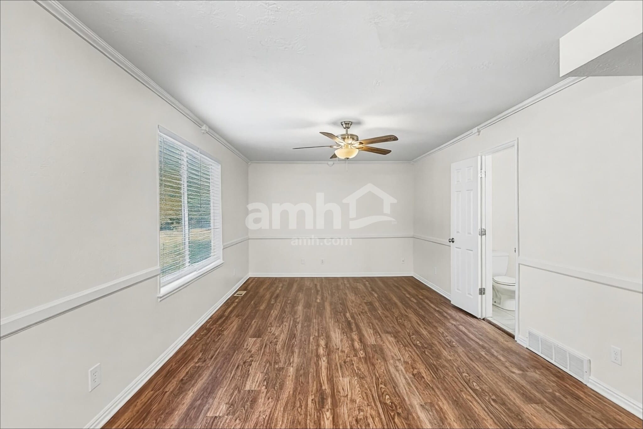 Building Photo - 860 Country Club Dr