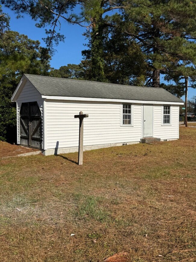 Building Photo - Darling on Deborah