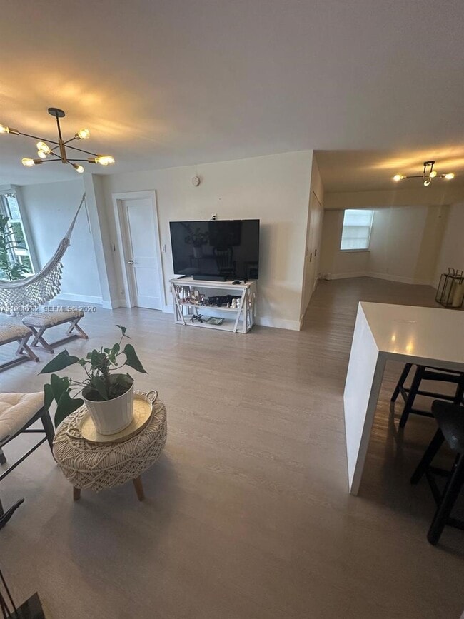 Building Photo - 1811 Sabal Palm Dr